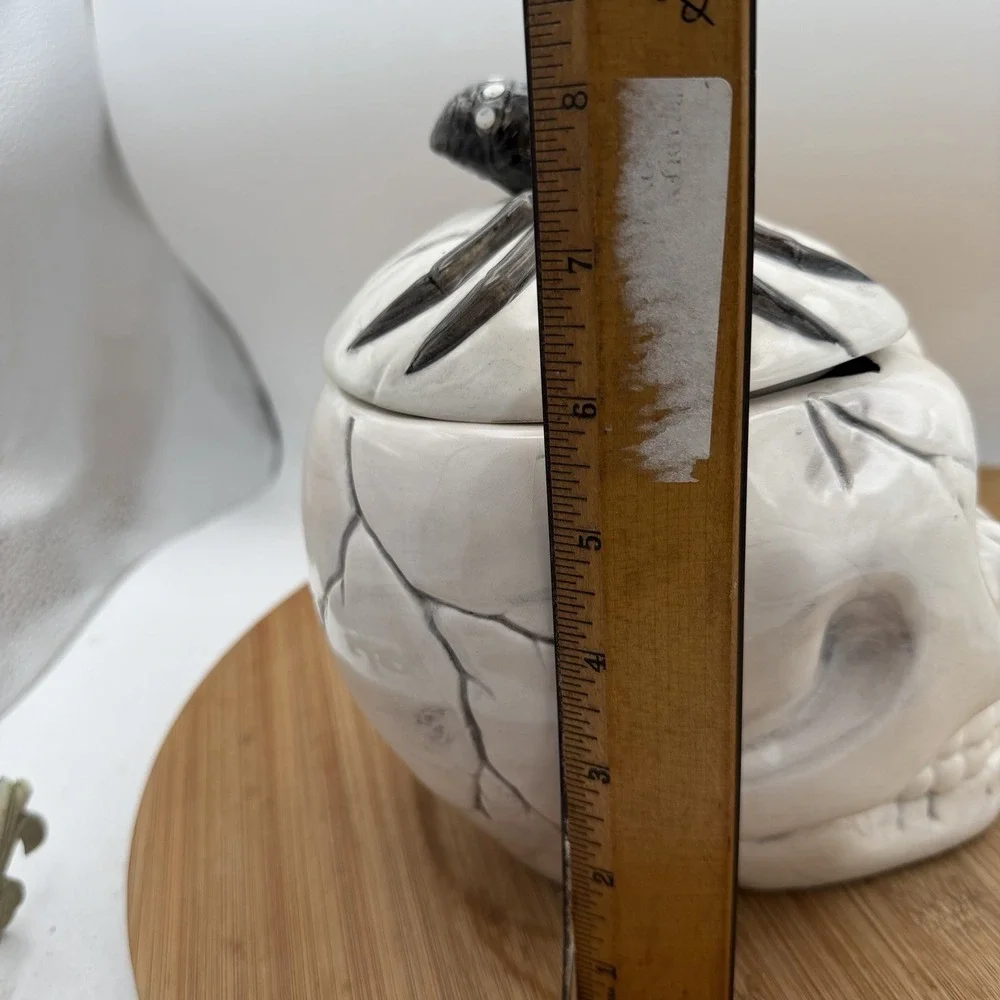 Screaming Skull Candy Jar With Spider Lid & Sound Effects Glazed Ceramic Hallowe